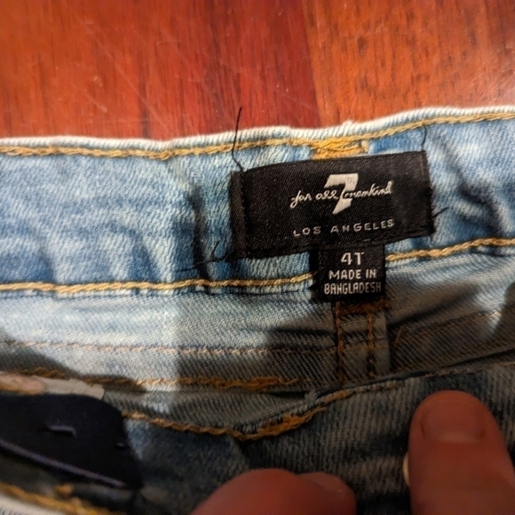 𝅺NWT 7FAM Girls Light Wash Jean Shorts Sz 4T - Picture 3 of 6